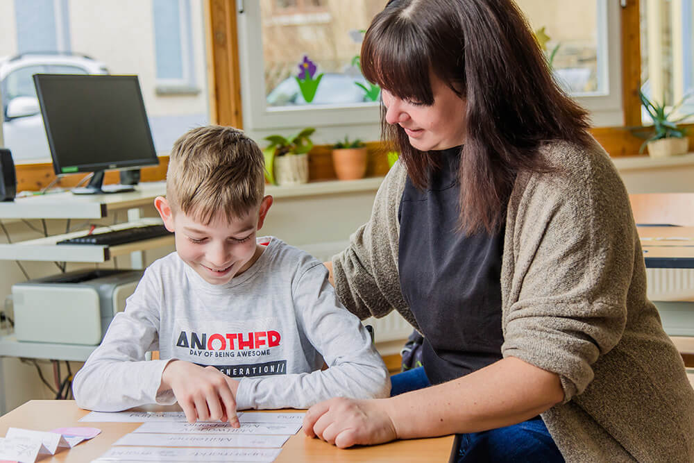 Lehrerin und Schüler